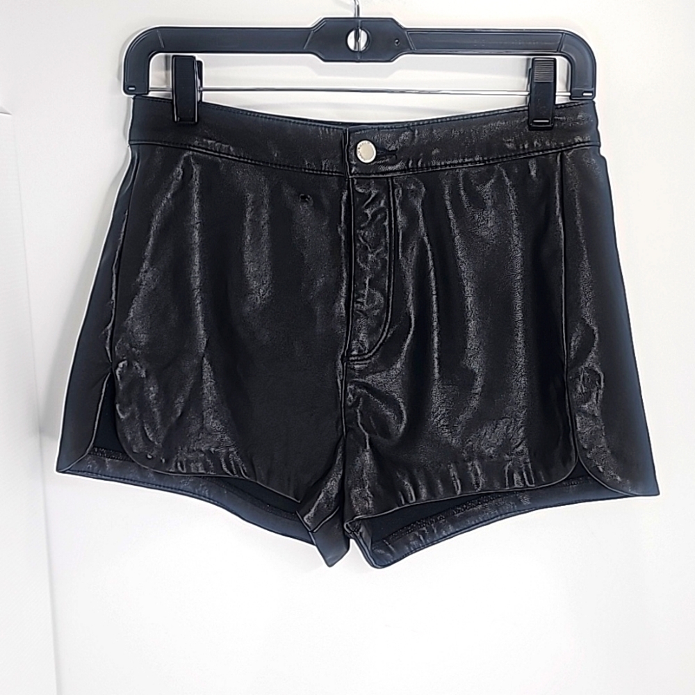 H&M women shorts, Size 8, Black